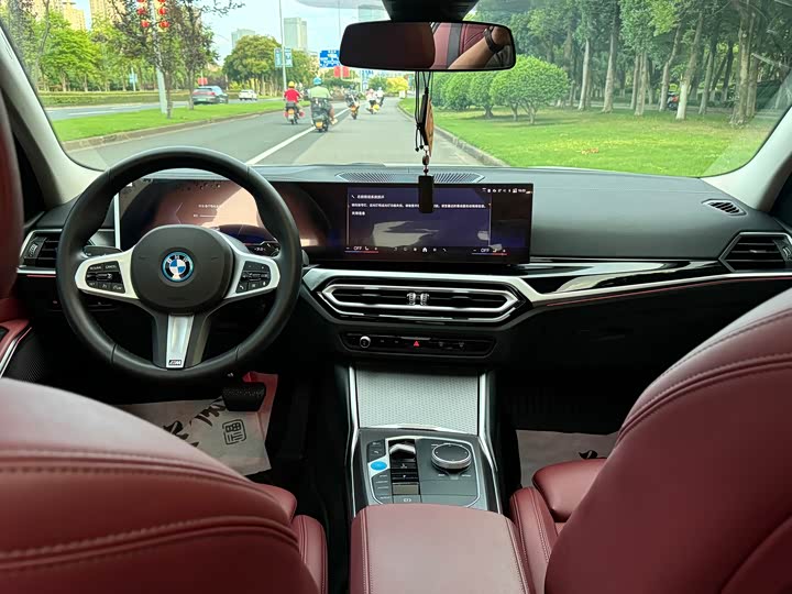 BMW i3, 2024 — фото 7 из 9