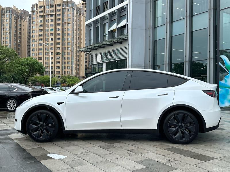 Tesla Model Y, 2023 — фото 4 из 12