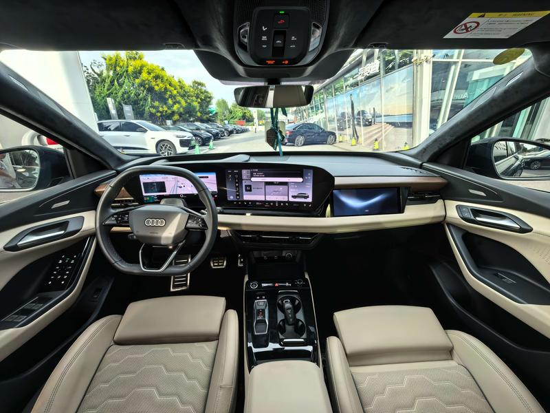 Audi Q6L e-tron, 2025 — фото 8 из 12