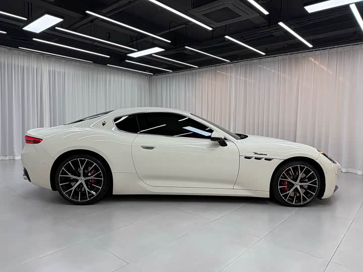 Maserati GranTurismo, 2024 — фото 2 из 9