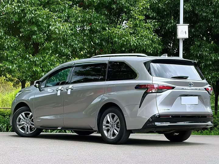 Toyota Sienna, 2022 — фото 4 из 9