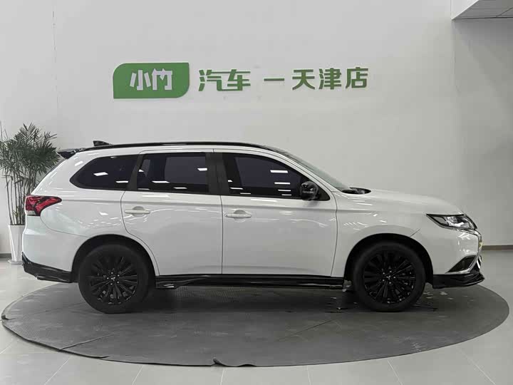Mitsubishi Outlander, 2022 — фото 7 из 9