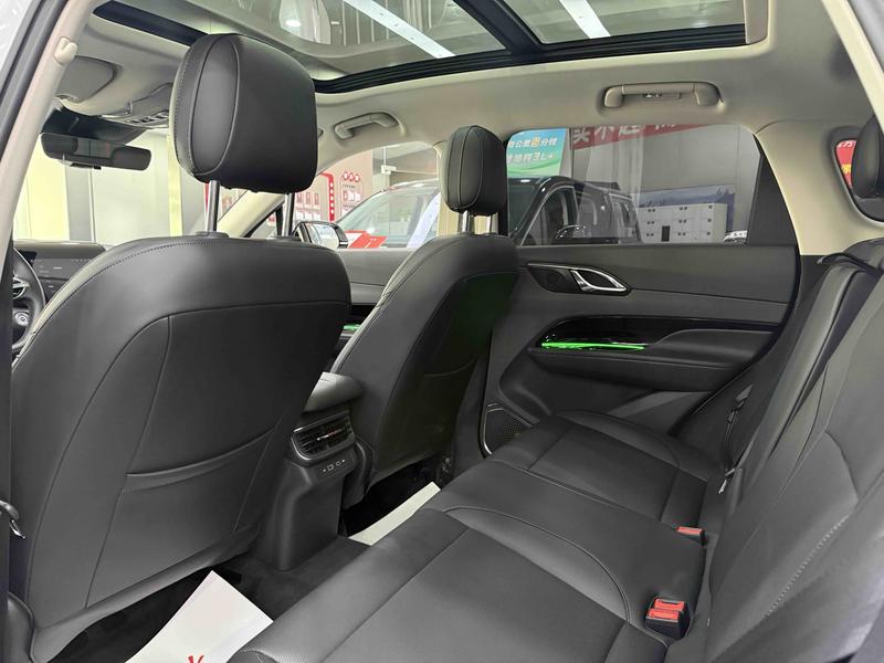 Hongqi HS3 Hybrid, 2025 — фото 8 из 11