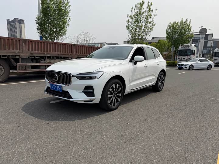 Volvo XC60, 2023 — фото 3 из 9