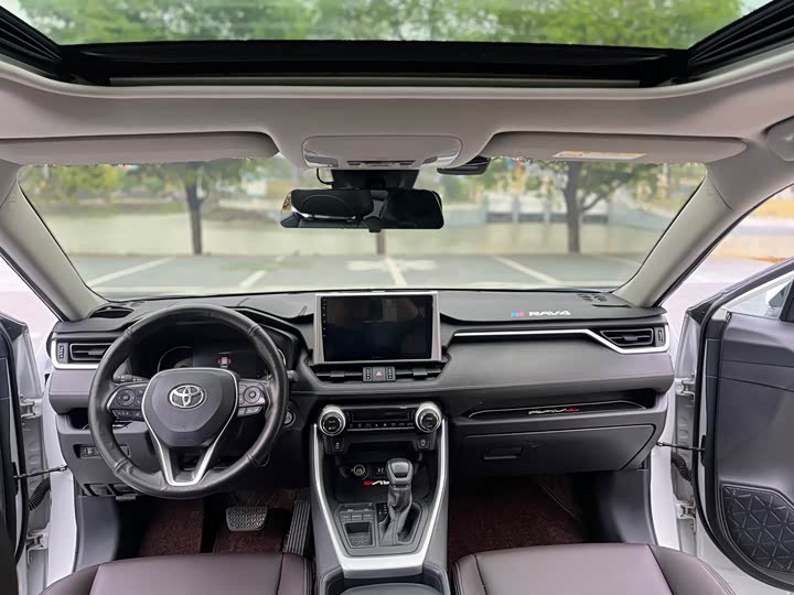 Toyota RAV4, 2021 — фото 6 из 9
