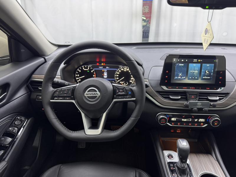 Nissan Teana, 2022 — фото 7 из 11