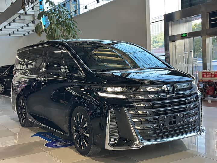 Toyota Vellfire, 2024 — фото 2 из 9