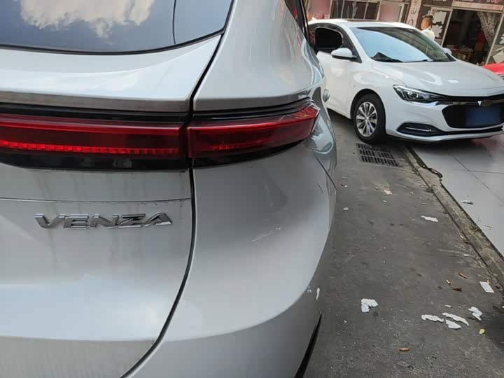 Toyota Venza, 2023 — фото 8 из 9