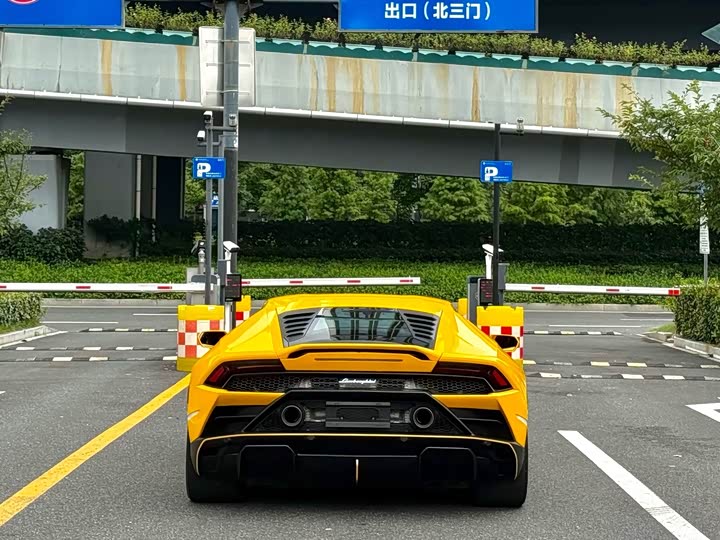 Lamborghini Huracán, 2022 — фото 8 из 9
