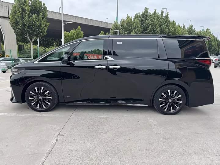 Toyota Alphard, 2024 — фото 4 из 9