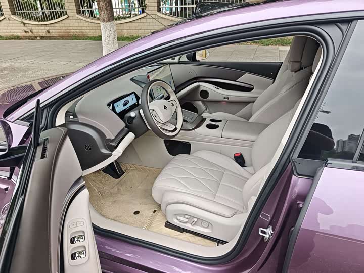 GAC Hyptec A8, 2025 — фото 8 из 9