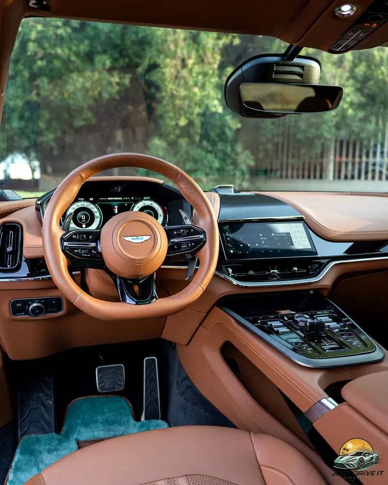Aston Martin DBX, 2025 — фото 7 из 10