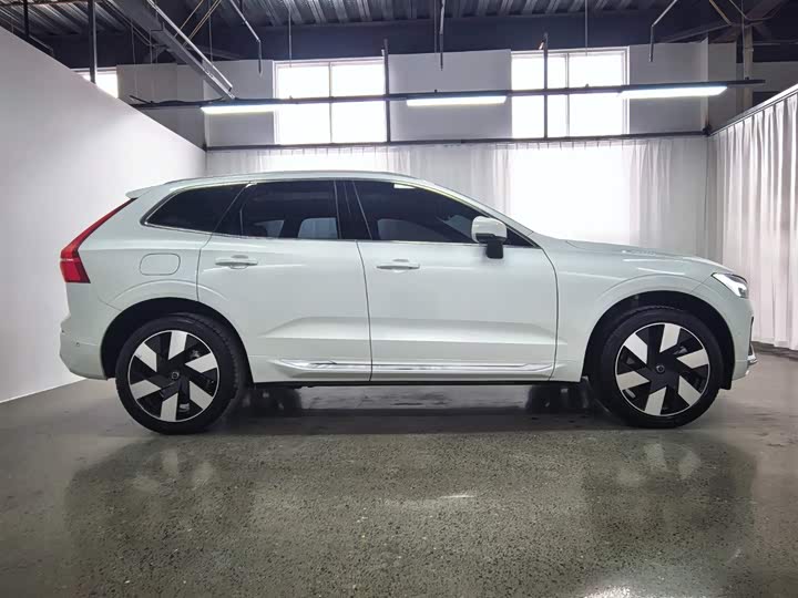 Volvo XC60 Hybrid, 2024 — фото 9 из 9