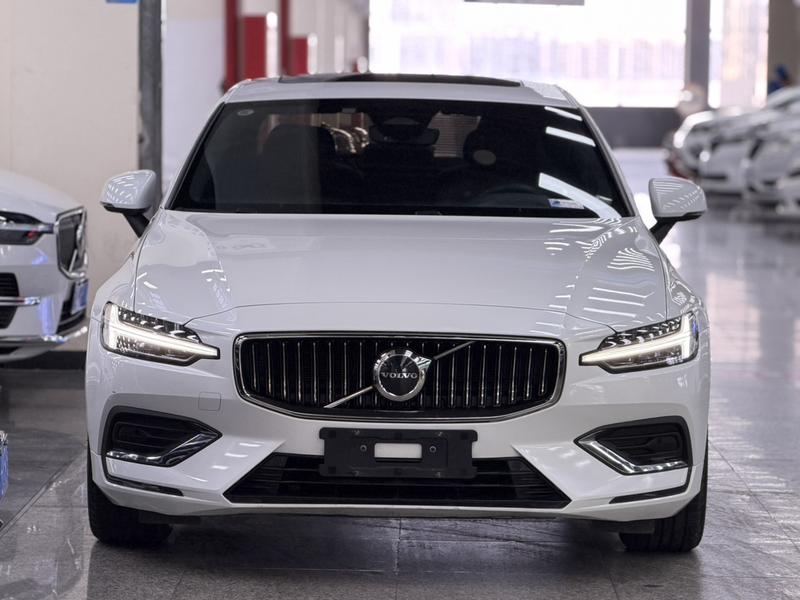 Volvo S60, 2023 — фото 2 из 12