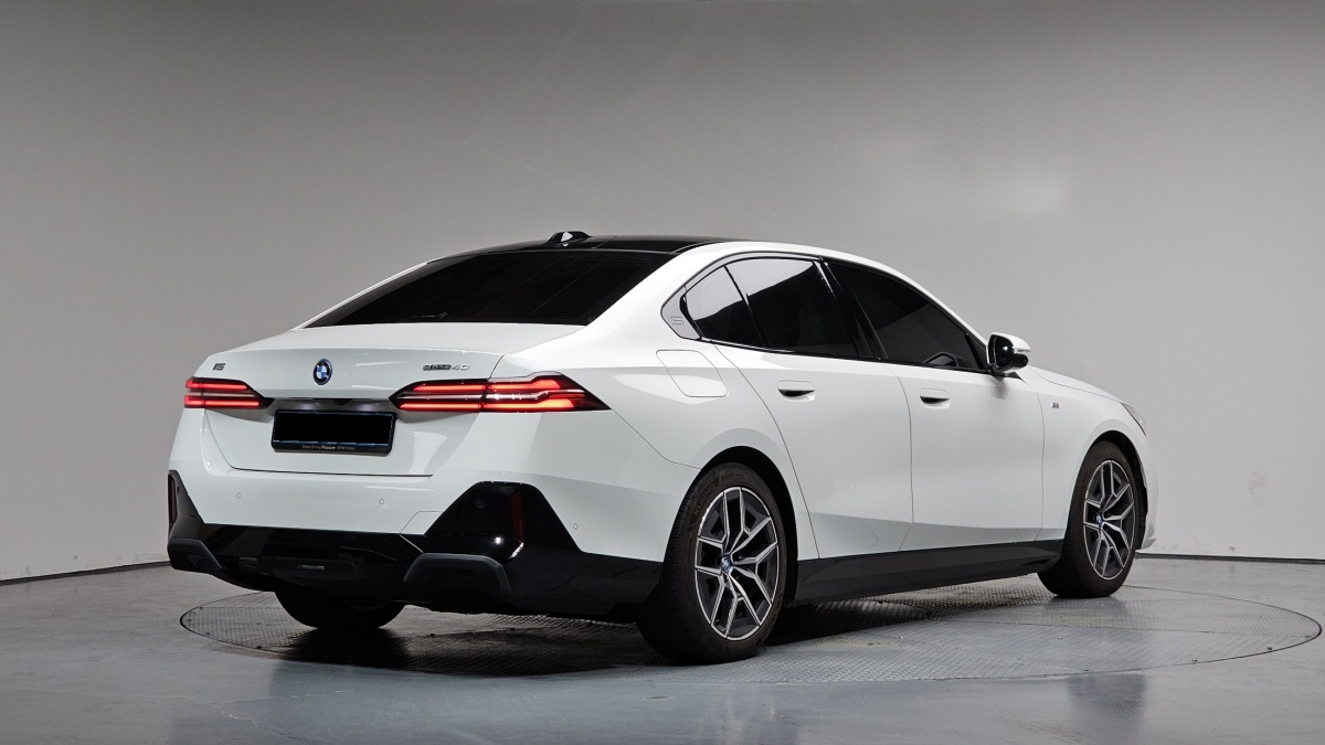 BMW i5, 2023 — фото 2 из 12