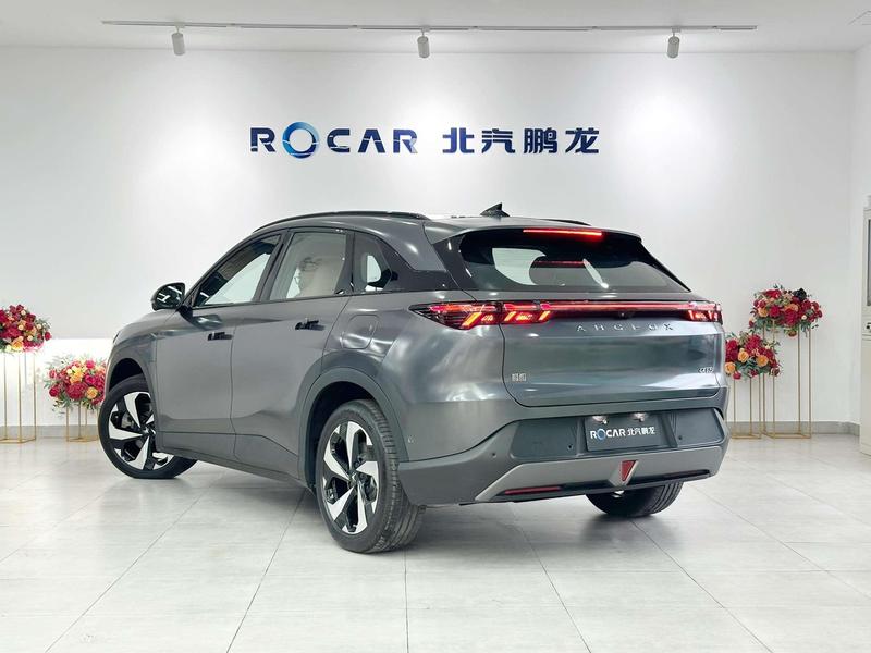 BAIC Arcfox Alpha T5, 2024 — фото 5 из 11