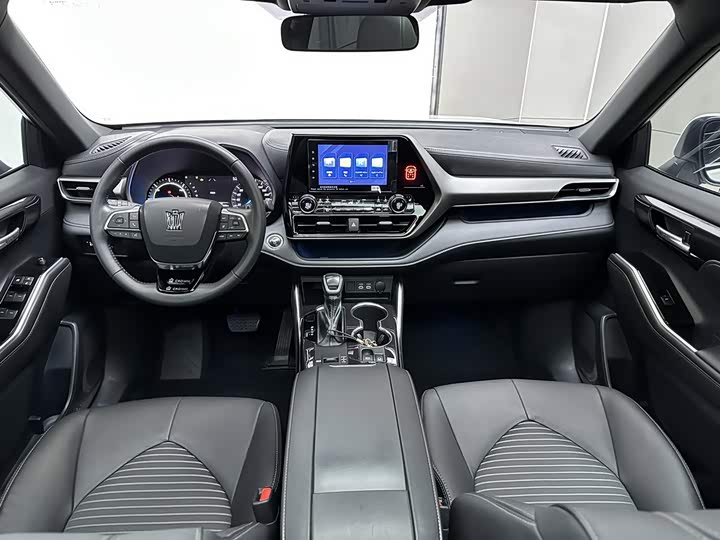 Toyota Crown Kluger, 2024 — фото 6 из 9