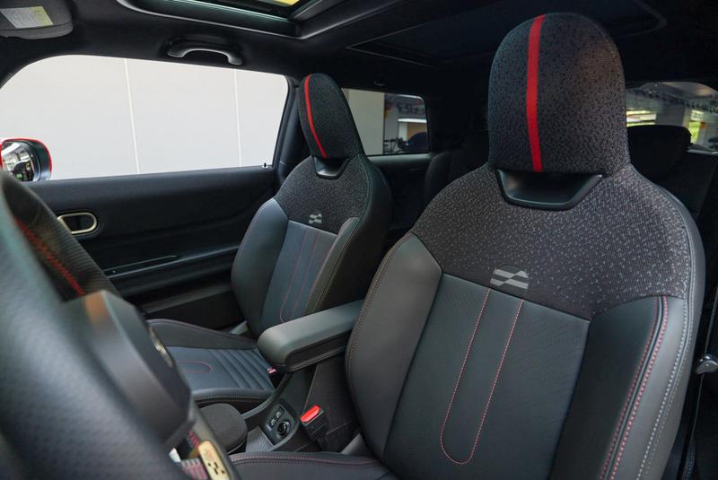 Mini Mini JCW, 2025 — фото 12 из 12