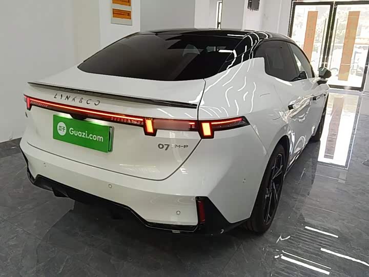 Lynk & Co 07 EM-P Hybrid, 2025 — фото 7 из 9