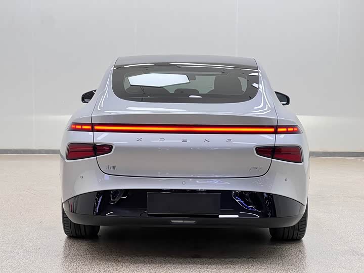 XPeng P7, 2023 — фото 6 из 9