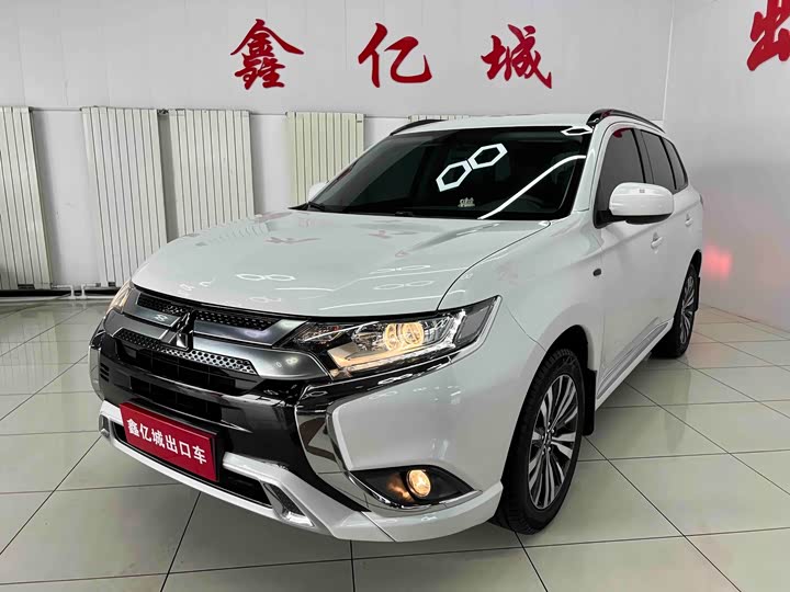 Mitsubishi Outlander, 2022 — купить в Перми под ключ