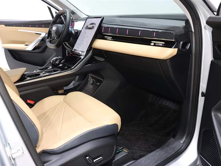 Geely Atlas L, 2023 — фото 8 из 9