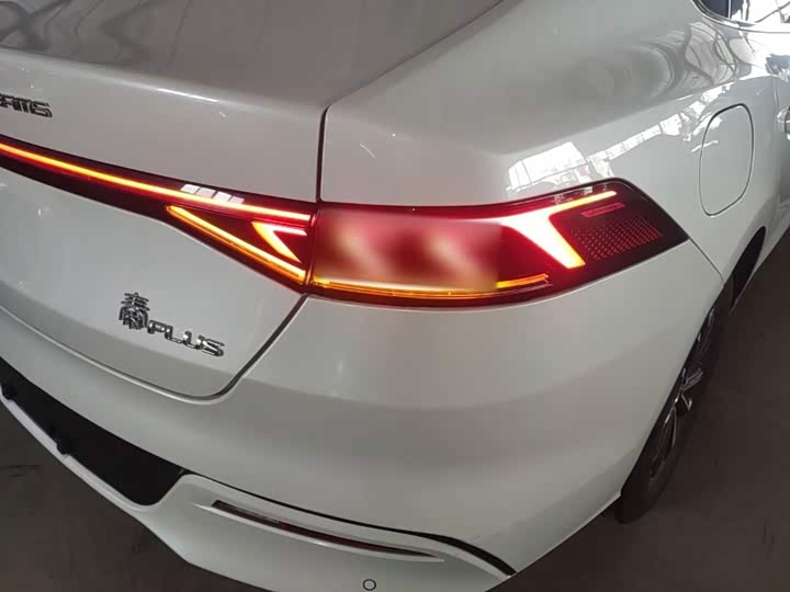 BYD Qin Plus, 2022 — фото 8 из 9