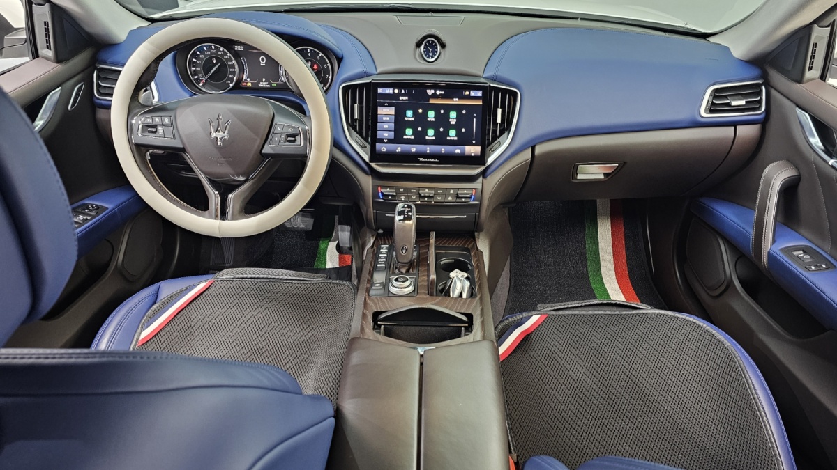 Maserati Ghibli, 2022 — фото 6 из 12