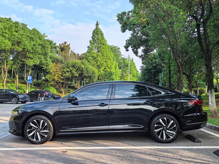 Volkswagen Passat, 2024 — фото 4 из 9
