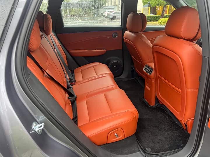 Hongqi HS6 Hybrid, 2025 — фото 5 из 9