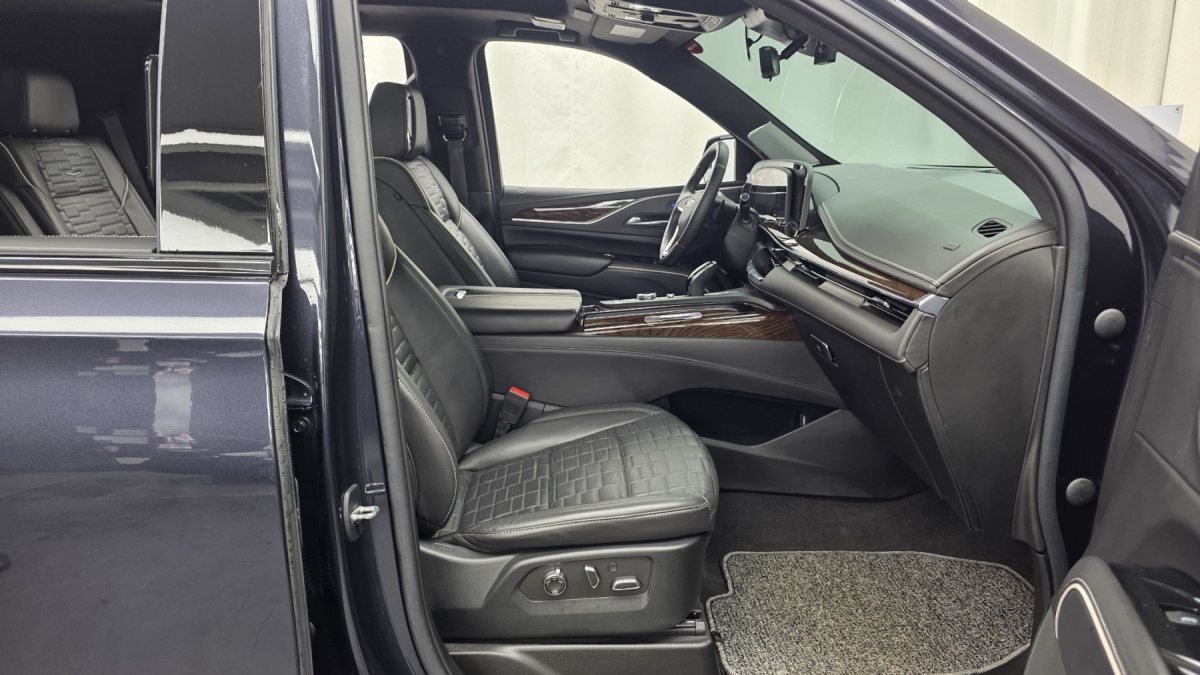 Cadillac Escalade, 2022 — фото 10 из 12
