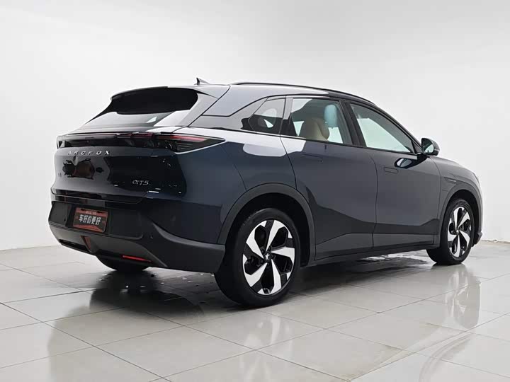 BAIC Arcfox Alpha T5, 2025 — фото 2 из 9