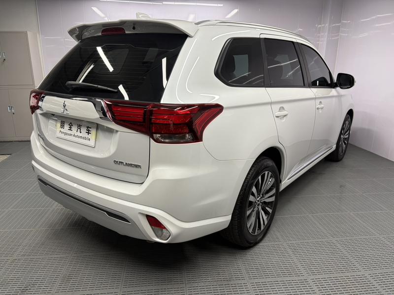 Mitsubishi Outlander, 2022 — фото 6 из 12