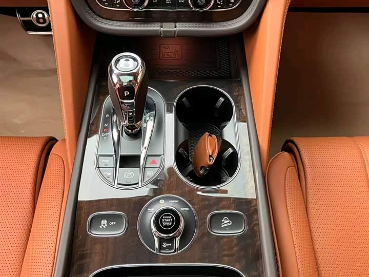 Bentley Bentayga, 2022 — фото 8 из 9