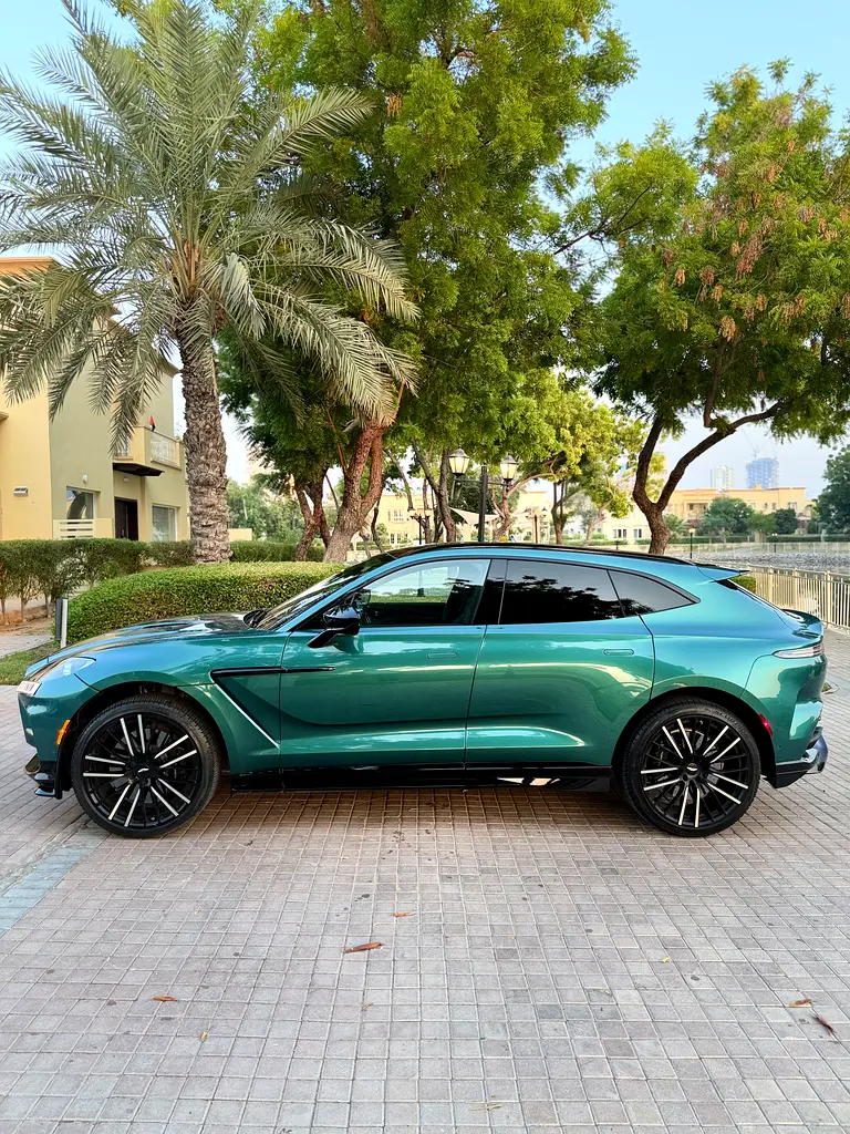 Aston Martin DBX, 2024 — фото 3 из 10