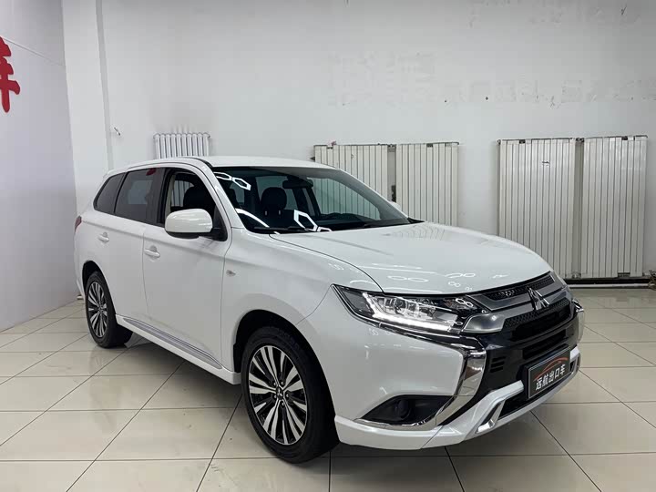 Mitsubishi Outlander, 2022 — фото 3 из 9