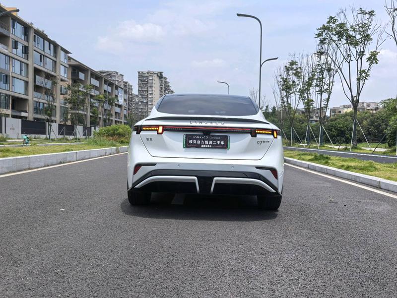 Lynk & Co 07 EM-P Hybrid, 2026 — фото 6 из 12