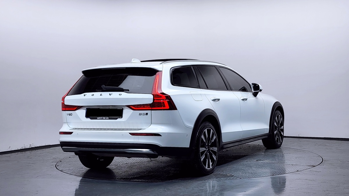 Volvo V60, 2024 — фото 2 из 12
