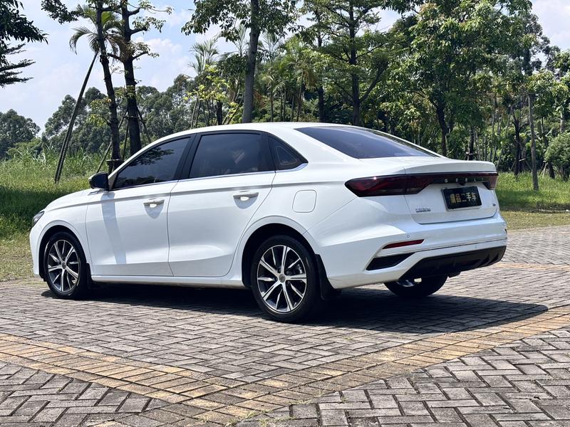 Geely Emgrand, 2022 — фото 5 из 12