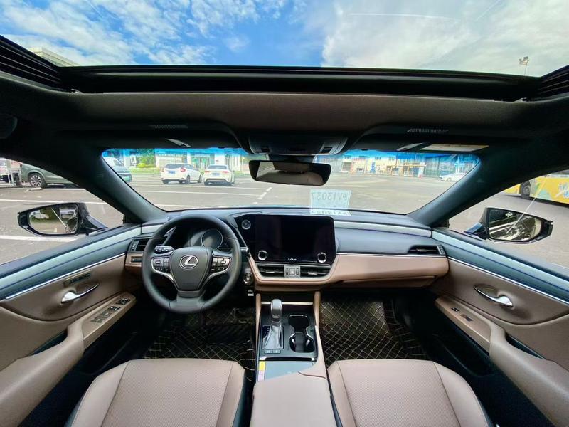 Lexus ES, 2025 — фото 7 из 9