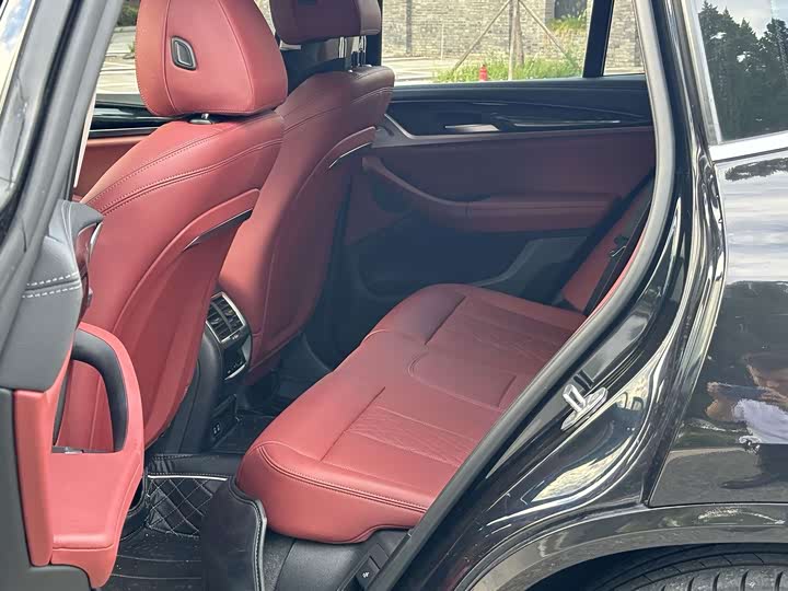 BMW iX3, 2023 — фото 7 из 9