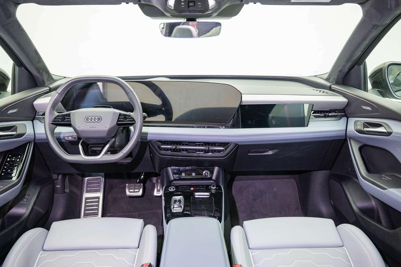 Audi Q6L e-tron, 2025 — фото 7 из 12