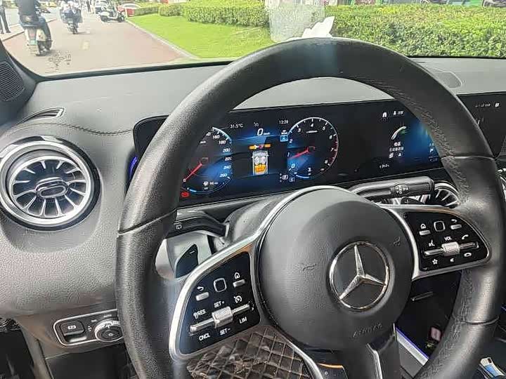 Mercedes-Benz GLB-Class, 2023 — фото 9 из 9