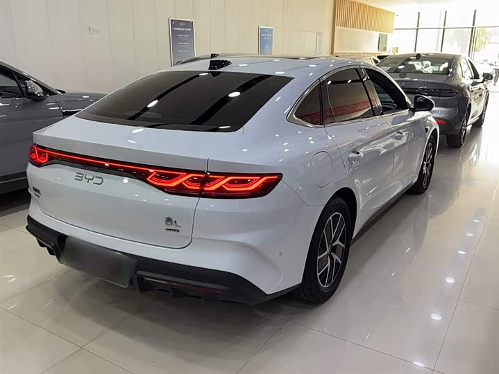 BYD Qin L, 2025 — фото 7 из 9