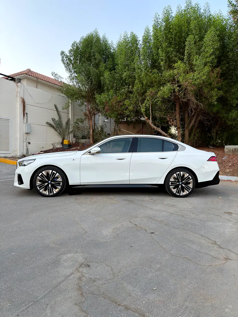 BMW i5, 2026 — фото 5 из 10