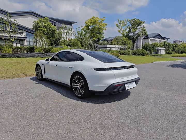 Porsche Taycan, 2023 — фото 3 из 9