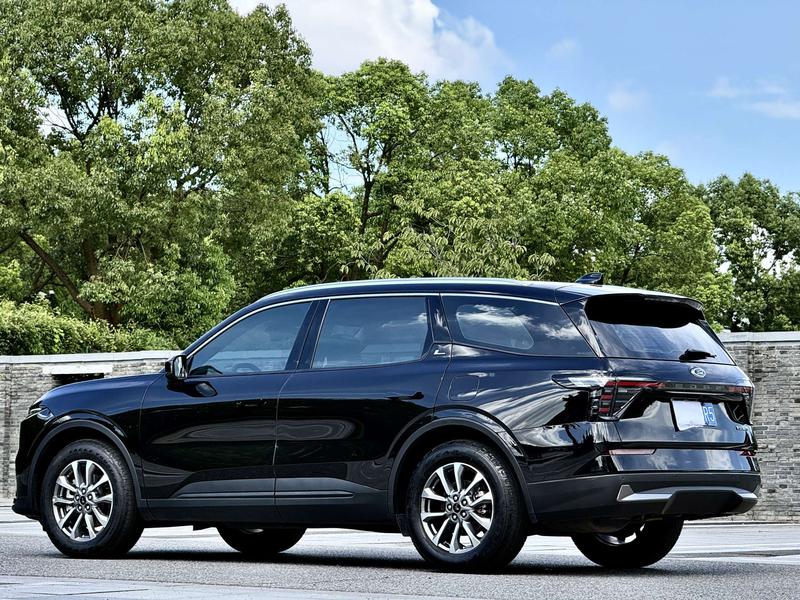 Ford Edge, 2023 — фото 4 из 12