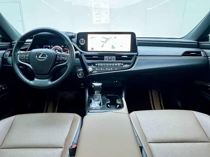 Lexus ES, 2023 — фото 8 из 9