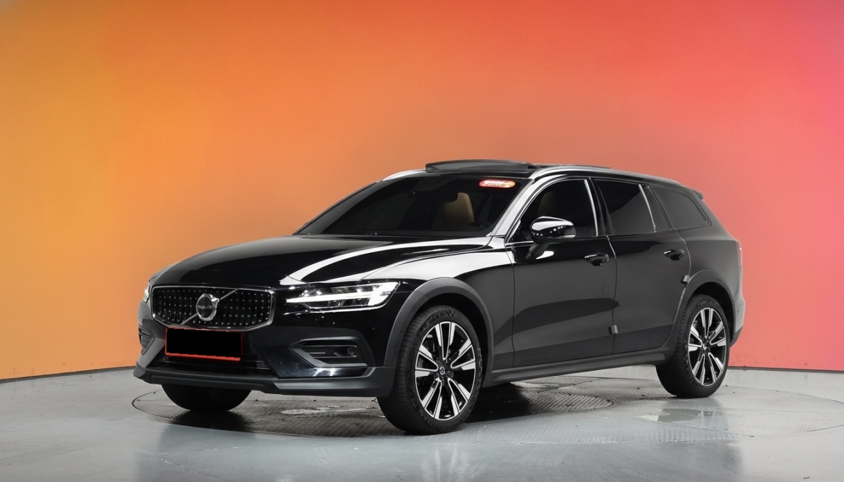 Volvo V60, 2023 — купить в Тамбове под ключ