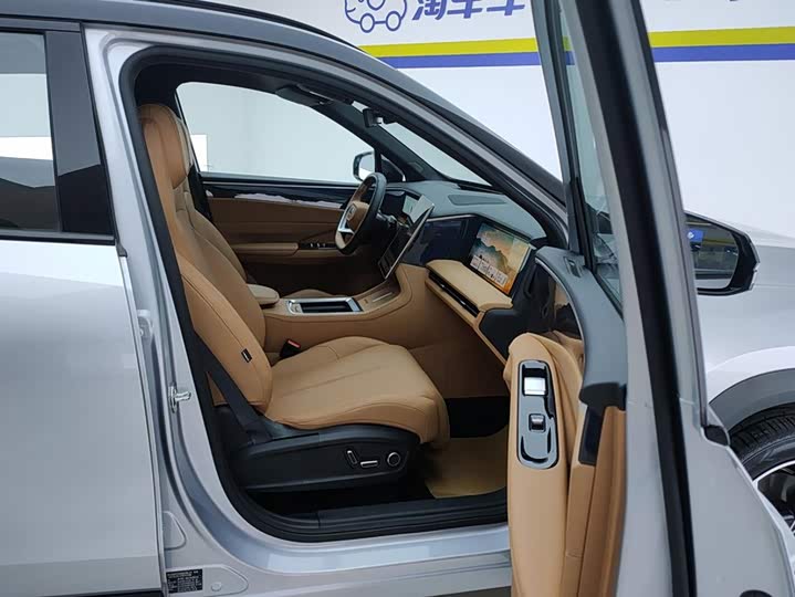 Geely Galaxy L7, 2024 — фото 8 из 9